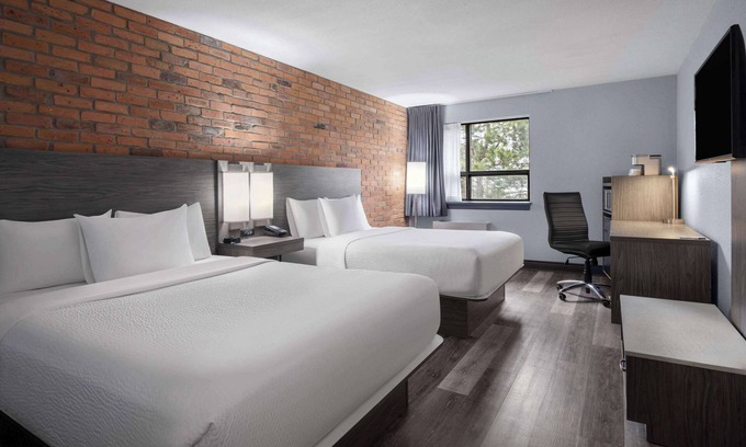 Barrie Hotel | Travelodge by Wyndham Barrie