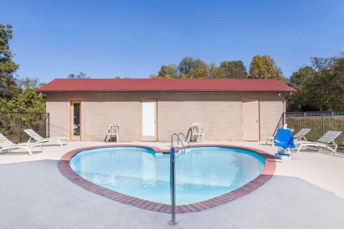 Clarksville Hotel | Travelodge by Wyndham Clarksville
