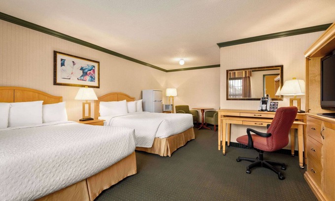 Dawson Creek Hotel | Travelodge by Wyndham Dawson Creek