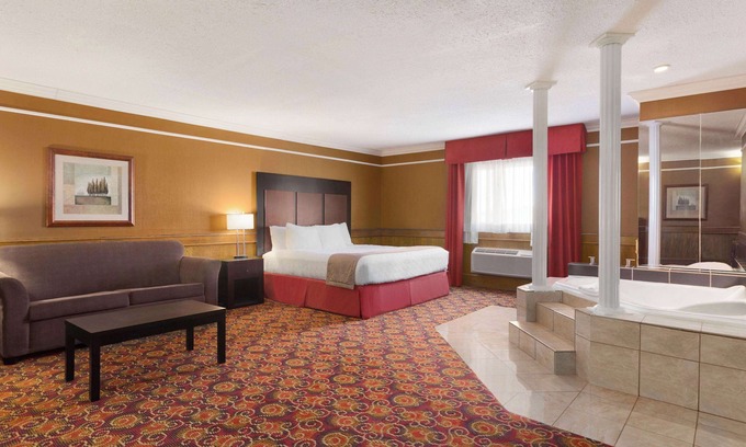 Meadow Lake Hotel | Travelodge by Wyndham Meadow Lake