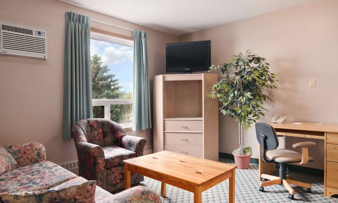 Leduc Hotel | Travelodge by Wyndham Edmonton Airport