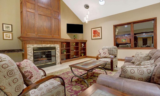 Iowa City Hotel | Travelodge by Wyndham Iowa City