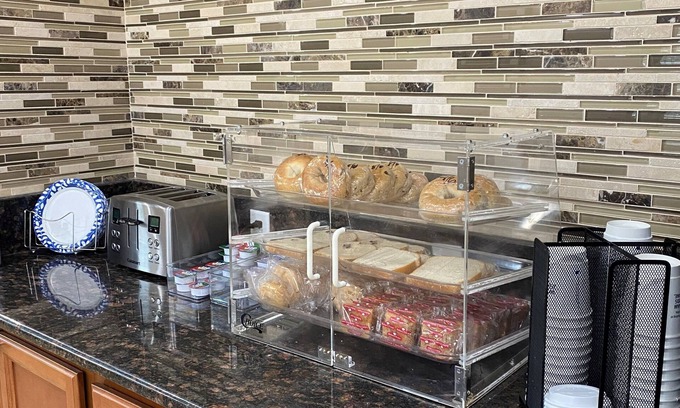 Iowa City Hotel | Travelodge by Wyndham Iowa City