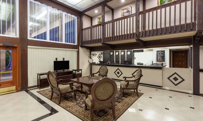 East Side Costa Mesa Hotel | Travelodge by Wyndham Orange County Airport/Costa Mesa