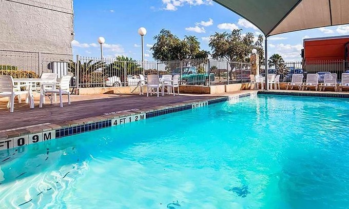 San Antonio Hotel | Travelodge by Wyndham San Antonio Downtown Northeast