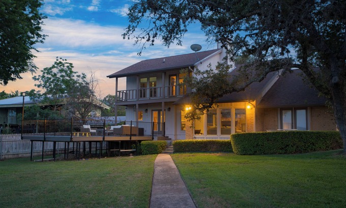 Cardinal Hills House | Travis by AvantStay | Waterfront Lake Retreat