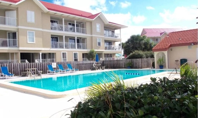 Navarre Beach Apartment | Treasure by the Sound-Sound Front Studio with Community Pool/Private Pier