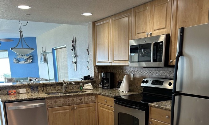 Capri Isle Condo | Treasure Island 2B/2B Condo with Pool + Wifi+ Parking + Beach Access