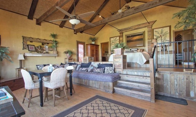Bergheim House | Tree House Bungalow @ Bergheim Ranch