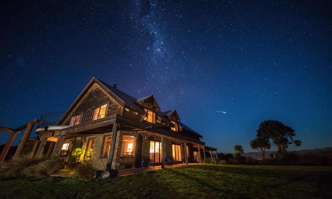 Cheviot Bed & Breakfast | Tree House Lodge Bed & Breakfast