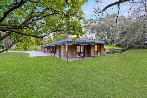 Donvale House | Tree-Lined Donvale Nature Family Getaway