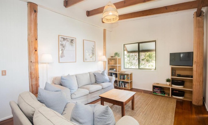 Point Lookout House | Tree & Sea - sleeps 11 - dual living
