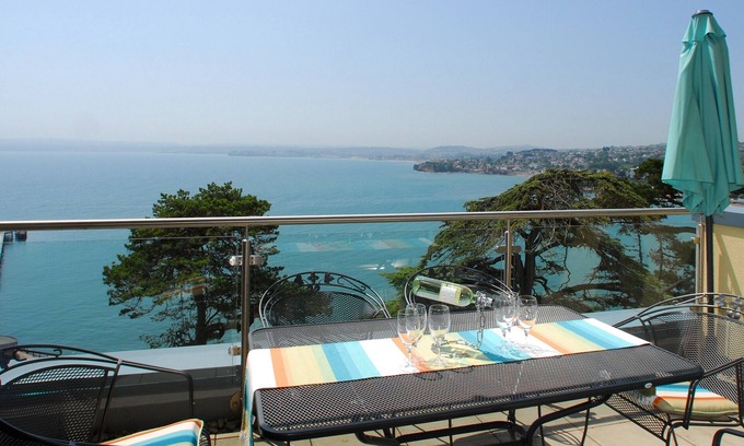 Torquay City Centre Apartment | Tree Tops - A4 Masts