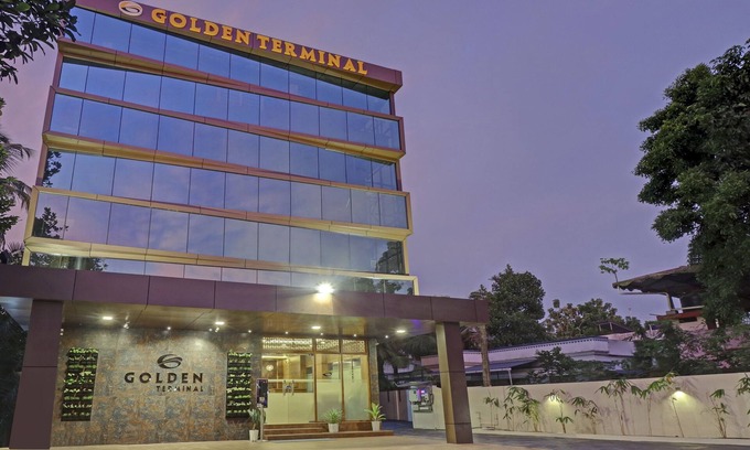 Nedumbassery Hotel | Treebo Golden Terminal, Kochi Airport