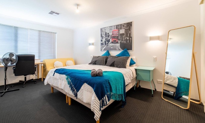 Treeby House | Treeby's Finest Family Home - 4 BDR 2BTH