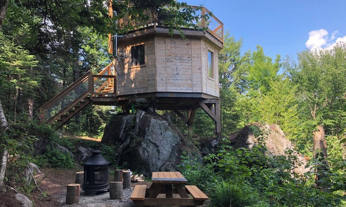 Saint-Faustin-Lac-Carre House | Treehouse #20 | The Rockhouse