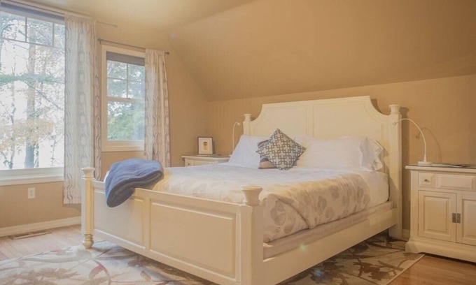 Egg Harbor Cabin | Treehouse at Plum Bottom *Voted Best of Door County