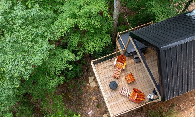 Monteagle Cabin | Treehouse Getaway w/Hot Tub & Views!