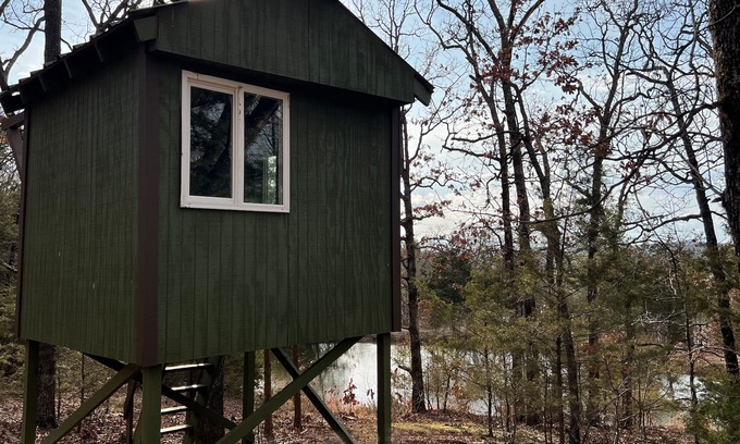 Prairie Grove Cabin | Treehouse - Great Overnight Getaway for Peace & Quiet