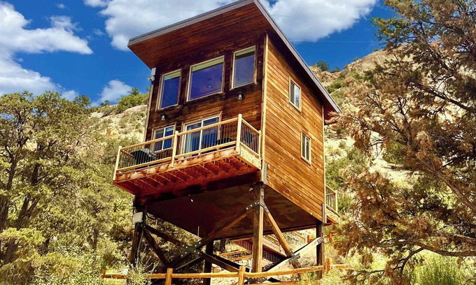 Orderville Cabin | Treetop Cabin w/scenic views at East Zion Resort