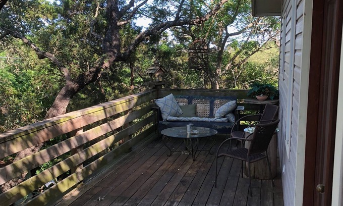 West Oak Hill Apartment | Treetop Cottage, 1BD/1BA 2nd story apartment--quiet and secluded