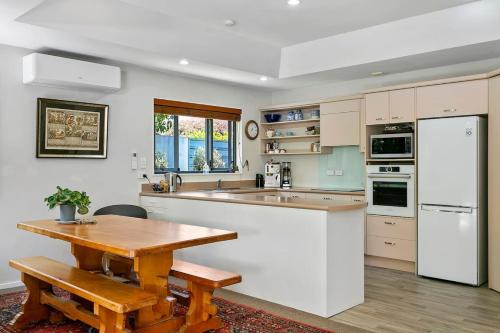 Waipahihi House | Treetop Living, Peaceful 4BR With Scenic Bush Views