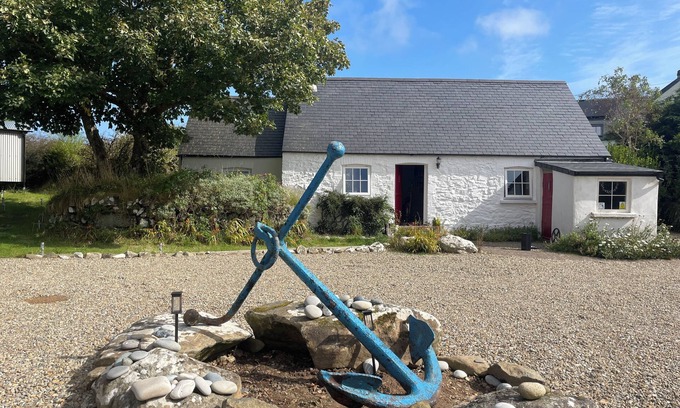 Goodwick Cottage | Trefechan Wen Dairy - Peaceful, character cottage near coastal path.
