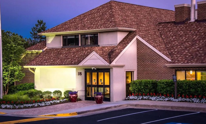 Herndon Hotel | Trellis Herndon