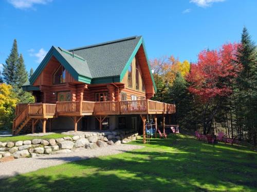 Lac Superieur Village Apartment | TREMBLANT Accès LAC et rivière SPA BILLARD FOYER Jaccuzi fireplace pool table lake and river access
