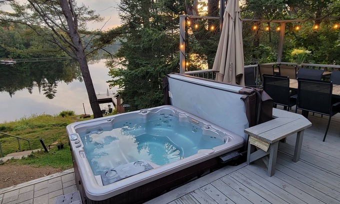 Mont-Tremblant Ski Chalet | Tremblant Lakeside Cottage with Hot Tub