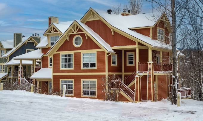 Tremblant-Les-Eaux Condo | Tremblant Les Eaux 225-2 - Sauna, Hot Tub, Ski-In/Ski-Out