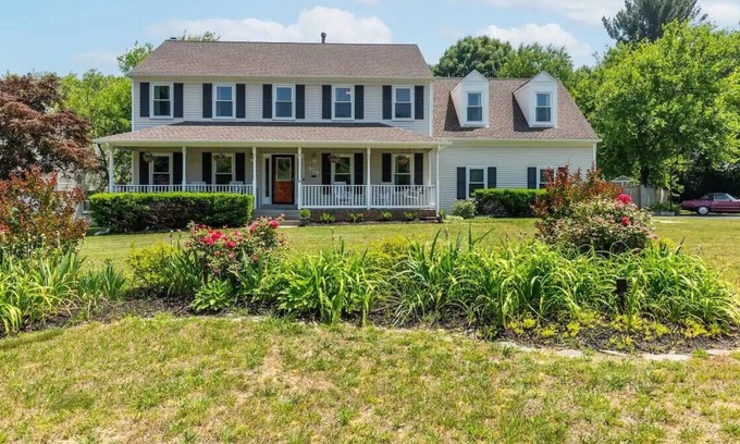 Bowie House | Tremendous House 4BR 3.5BA - Pool, hot tub, fire pit, game room and much more.