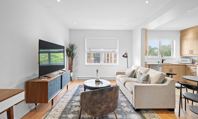 Villeray Apartment | Trendy 2-Bedroom Haven by Jean Talon Market