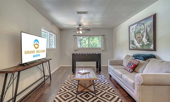 South Lamar House | Trendy 3 BDR Located in SoLa!