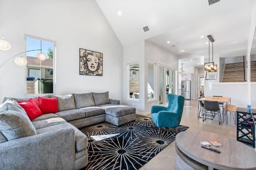South Manchaca House | Trendy 3 bedroom in South Austin Pet Friendly