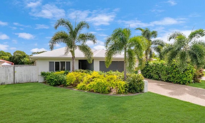 Idalia Apartment | Trendy 4 bedroom in Fairfield Waters
