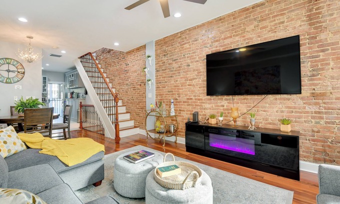Downtown Baltimore Apartment | Trendy Baltimore Townhome: 2 Mi to Downtown!