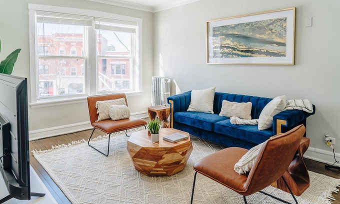 Ravenswood Manor Apartment | Trendy|Comfortable|1BR|Lincoln Square
