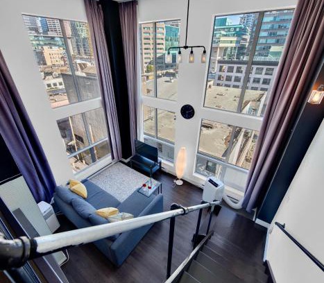 Downtown Vancouver Apartment | Trendy Downtown Loft - King Bed!