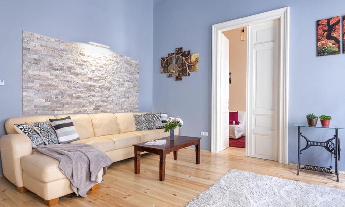 Csarnok negyed Apartment | Trendy Grand Boulevard Designer Home