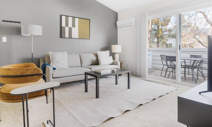 Pleasanton Apartment | Trendy Pleasanton 2BR w/ A/C, Gym & Pool, nr TJ & CVS, by Blueground