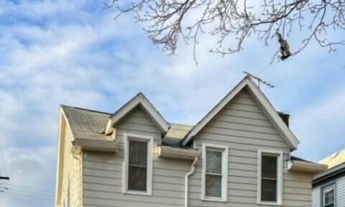 Pontiac House | Trendy Pontiac three Bedroom