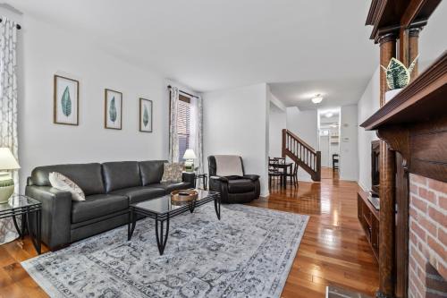 Victorian Village House | Trendy Urban Retreat, Spacious 4BR, Best Location in City