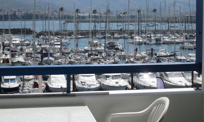 Hendaye Apartment | Tres Belle VUE SUR LE Port,parking Couvert,plage,piscine,wifi,climatisation