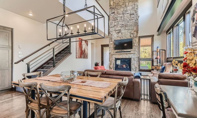 Silverthorne House | Tresco House - Luxury Pet Friendly Mountain Rental