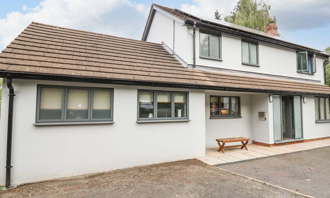 Llyswen House | TREVONNEN, family friendly, with open fire in Llyswen