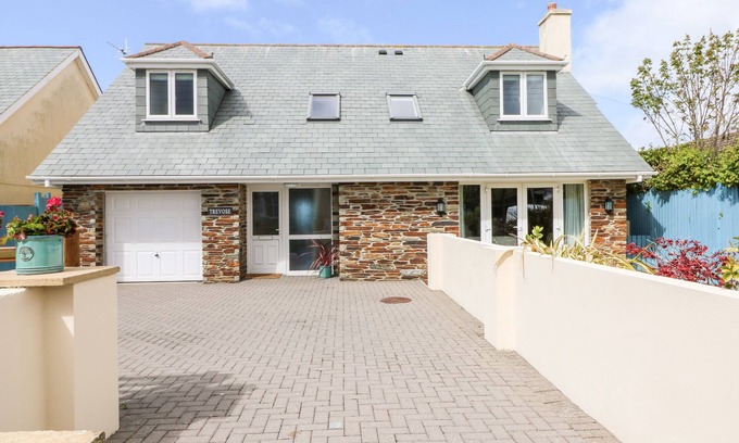 Crantock Cottage | TREVOSE HOUSE, pet friendly, character holiday cottage in Crantock