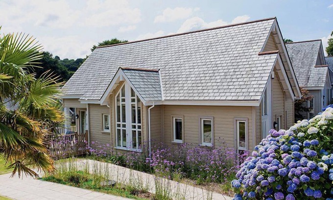 St Austell Cottage | Trewhiddle Villa 31 - a trewhiddle that sleeps 6 guests in 3 bedrooms