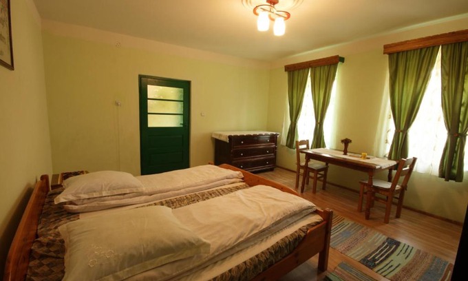 Darlos House | Tri Feresti