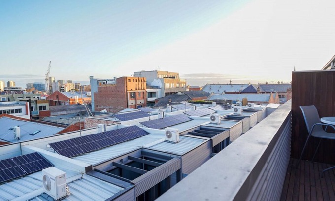 North Melbourne House | Tri Level townhouse in prime North Melbourne